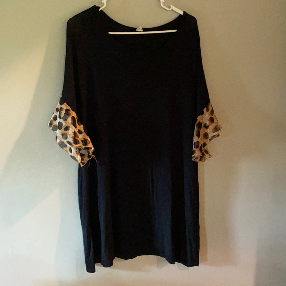 Black and leopard ruffle sleeve tunic